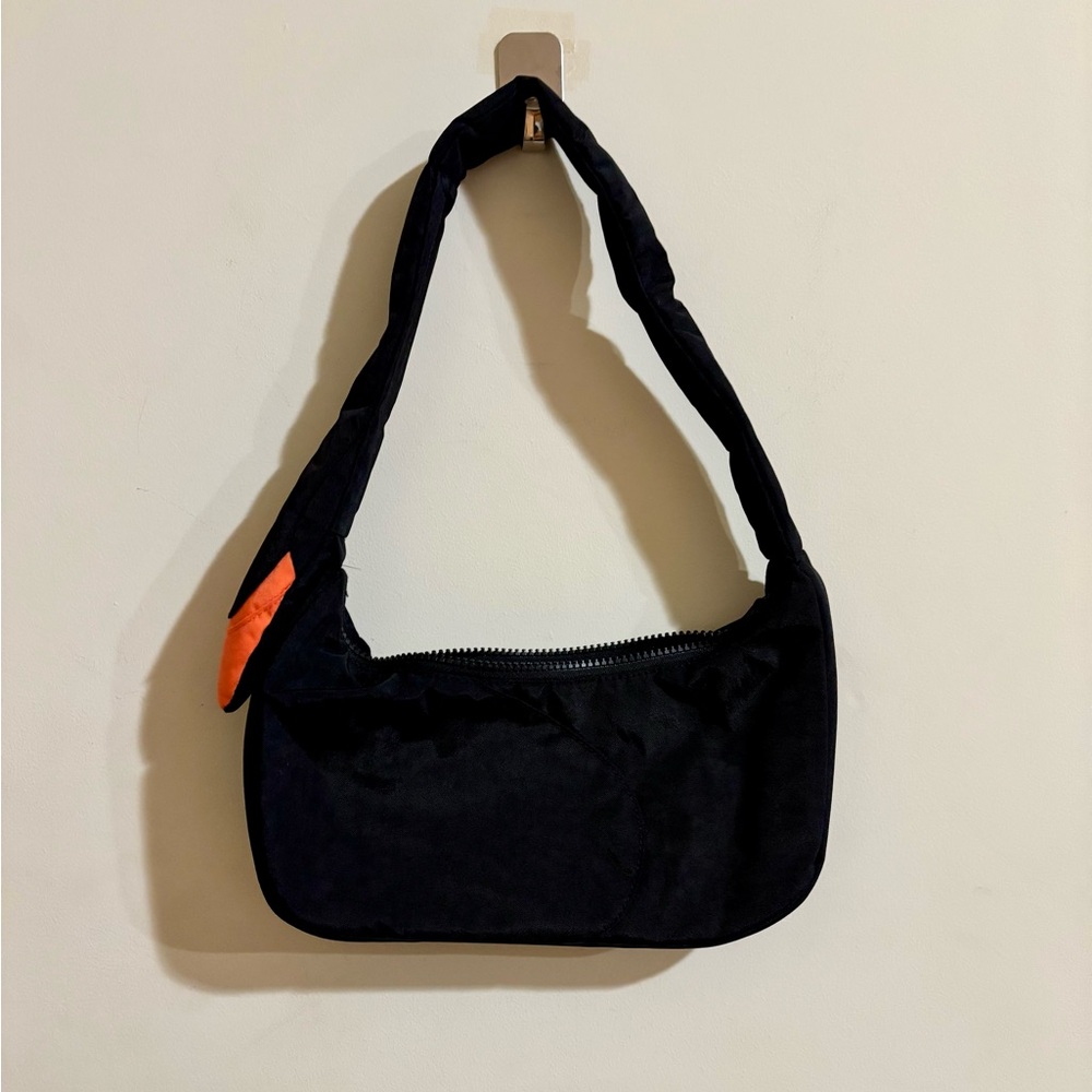 Sold 
Baggu swan bag - Picture 1 of 3